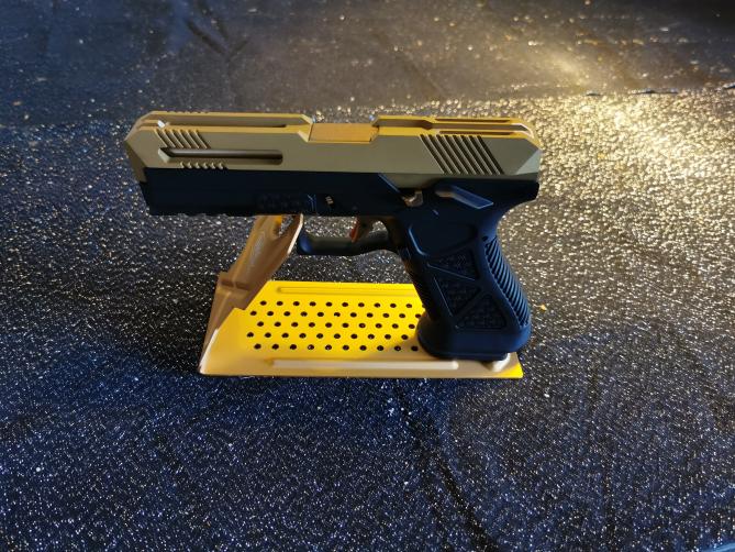 Design Pistol Display Metal Gold