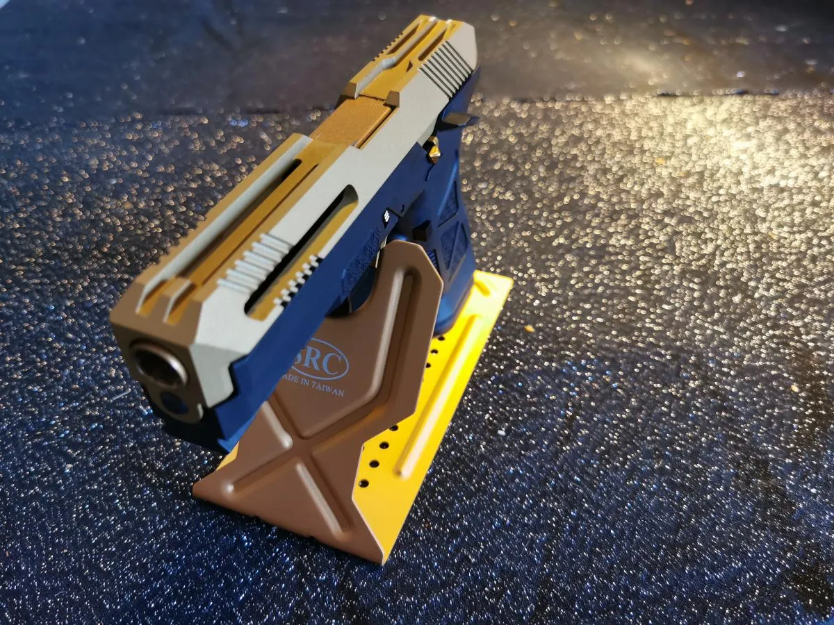 Design Pistol Display Metal Gold